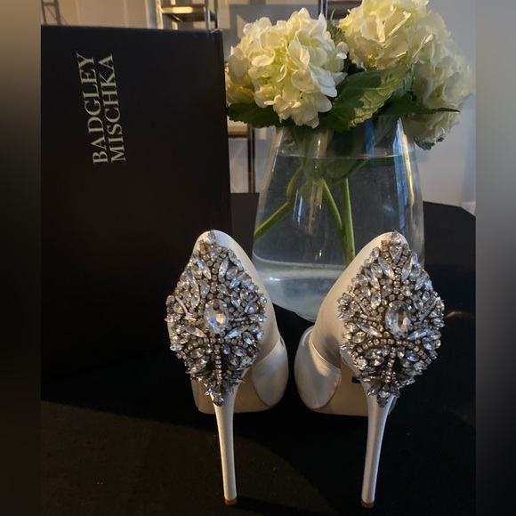 Gorgeous Badgley Mischa embellished Bridal shoes!! - Picture 4 of 7